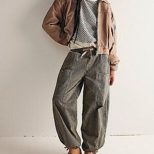 we the free by free people // bright-eyed low slung pull-on jeans // size L //